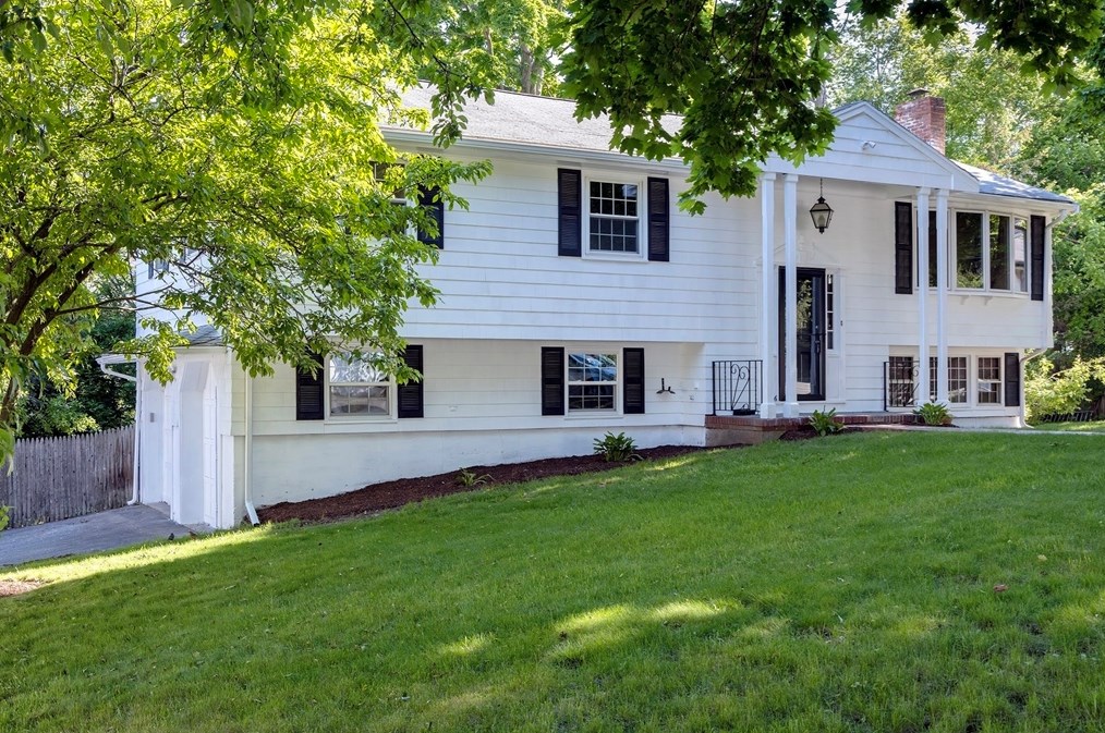 6 Duggan Ln, Milton, MA 02186