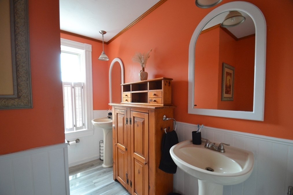 25 Clarence Ave, East Bridgewater MA 02324-2607 exterior