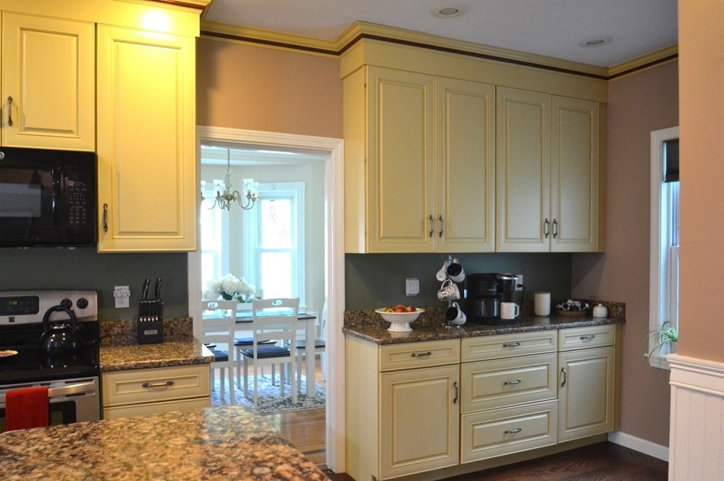 25 Clarence Ave, East Bridgewater MA 02324-2607 exterior