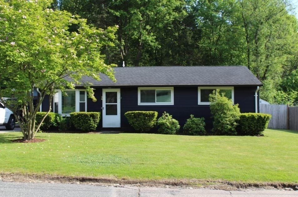 26 Potter Dr, Bellingham, MA 02019 exterior