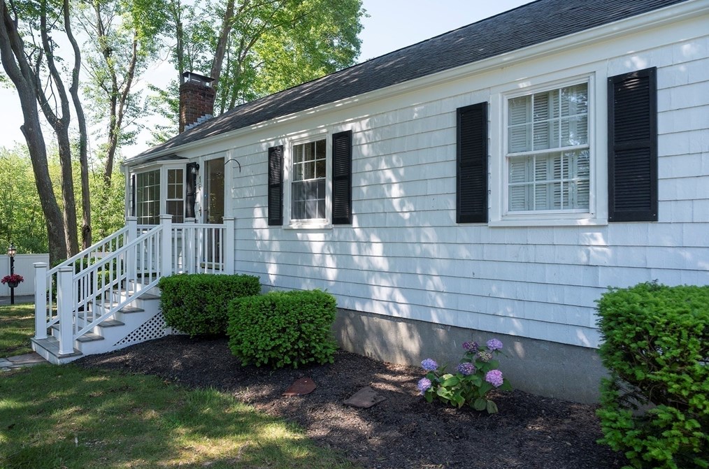 16 Leslie Ave, Weymouth MA 02188-3416 exterior