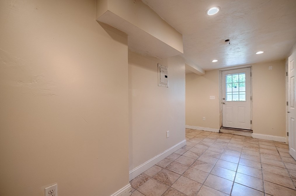 16 Leslie Ave, Weymouth MA 02188-3416 exterior