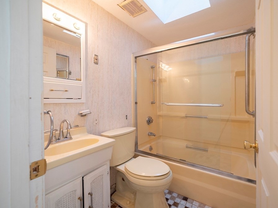 16 Leslie Ave, Weymouth MA 02188-3416 exterior