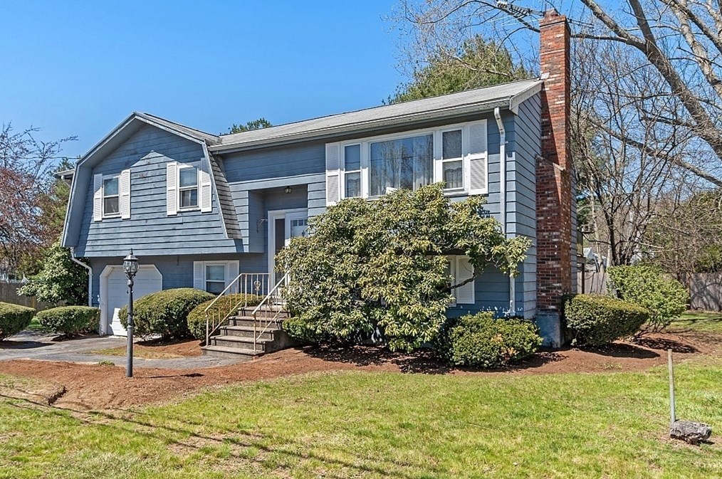 3 Brandt Dr, Woburn, MA 01801 exterior