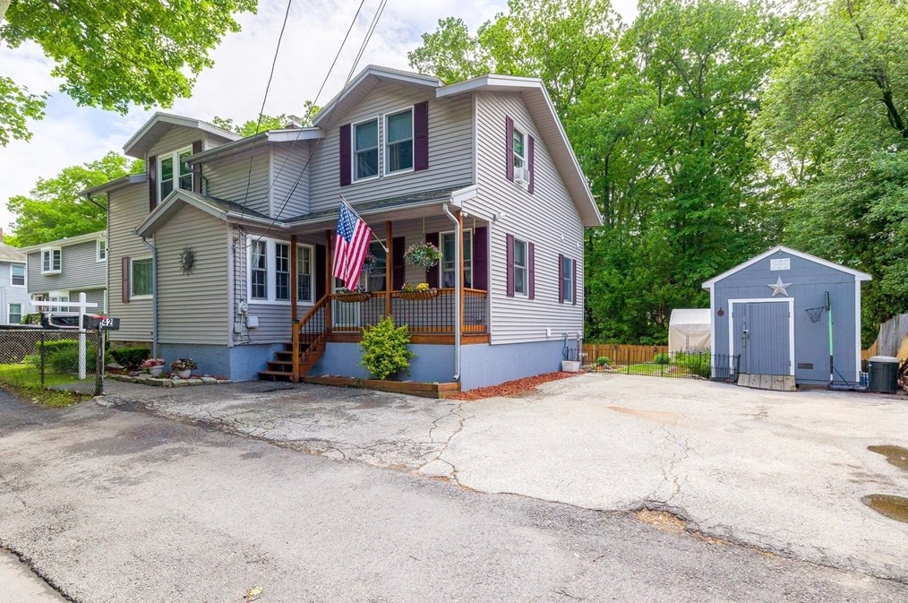 42 Harold St, Worcester, MA 01604