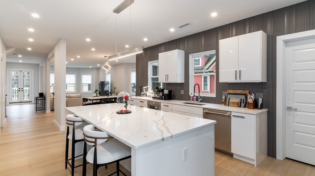 41 Central Ave, Newton, MA 02460-1710