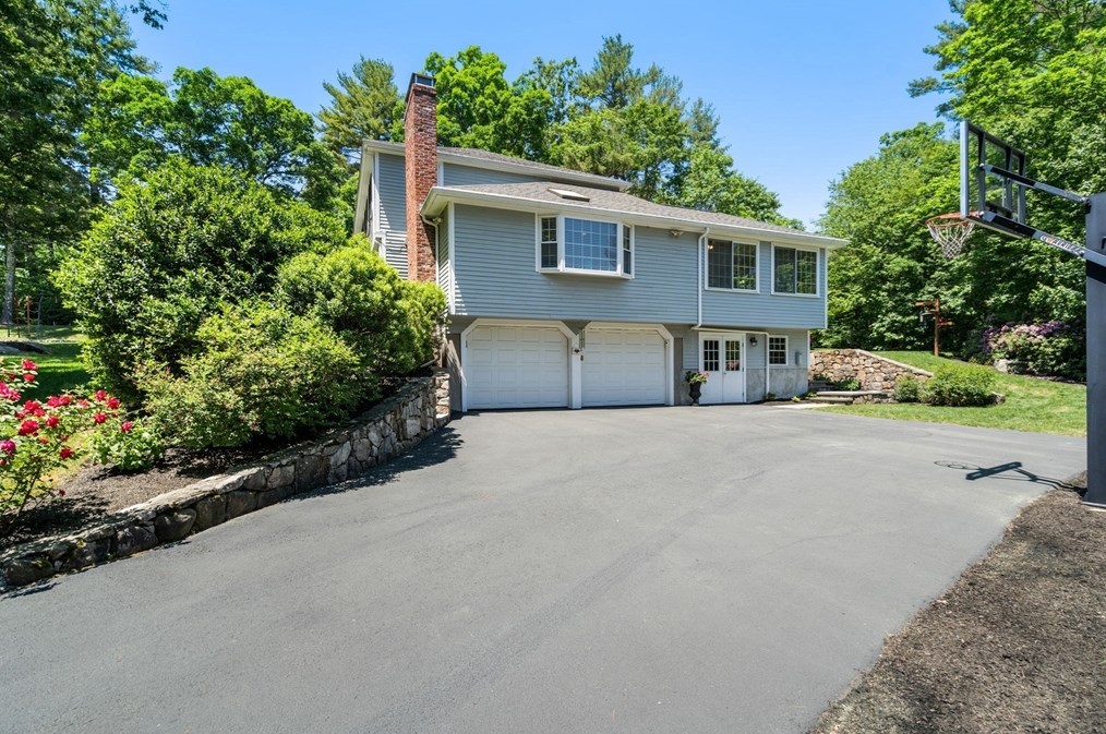 18 Indian Hill Rd, Medfield, MA 02052 exterior