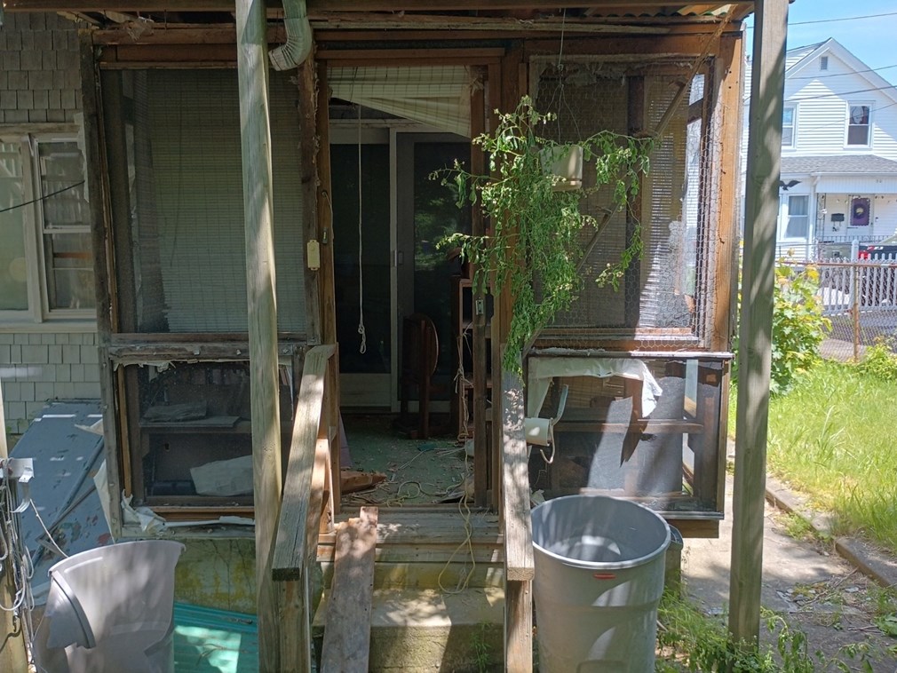 21 Sachem St, Fall River MA 02724-1532 exterior