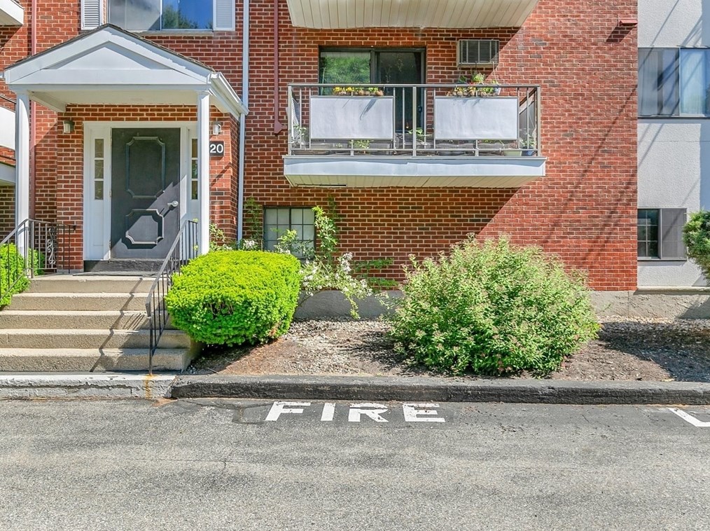 20 Colonial Dr, Andover MA  01810-7345 exterior