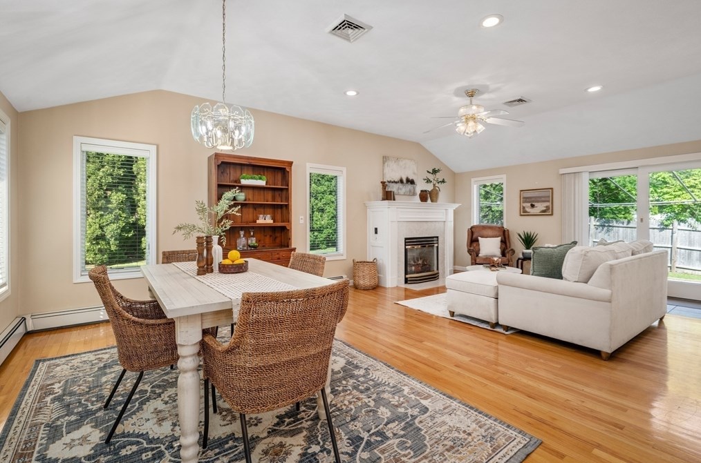 27 Diane Rd, Peabody MA 01960-5037 exterior