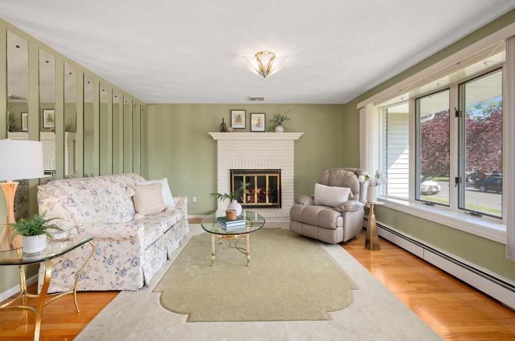 27 Diane Rd, Peabody MA 01960-5037 exterior