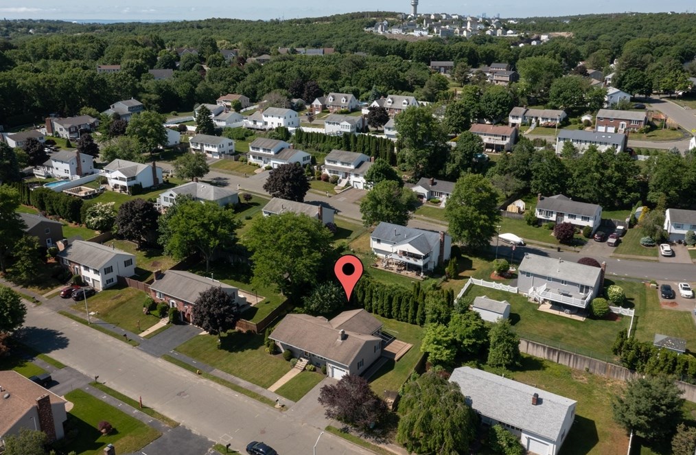 27 Diane Rd, Peabody MA 01960-5037 exterior