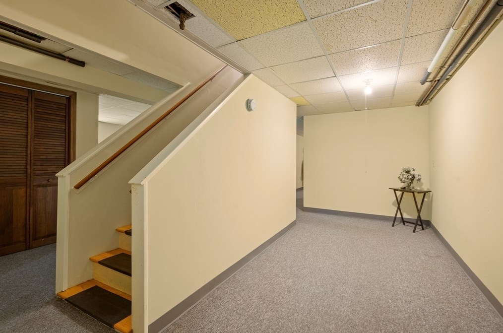 27 Diane Rd, Peabody MA 01960-5037 exterior