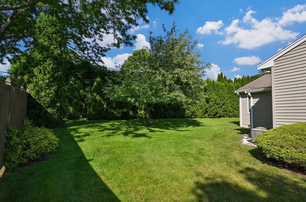 27 Diane Rd, Peabody MA 01960-5037 exterior