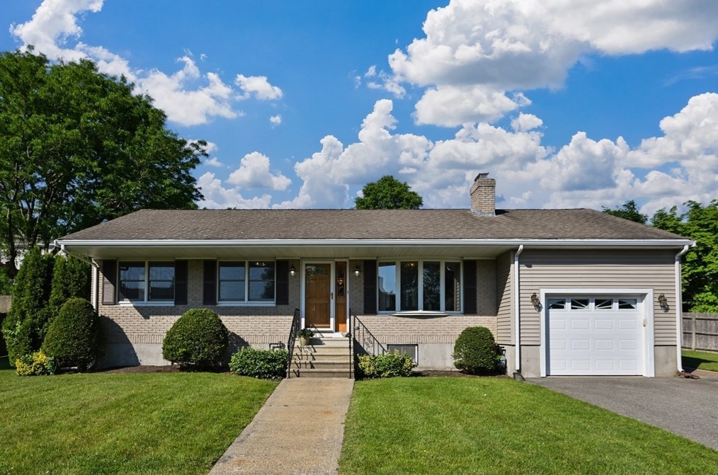 27 Diane Rd, Peabody MA 01960-5037 exterior