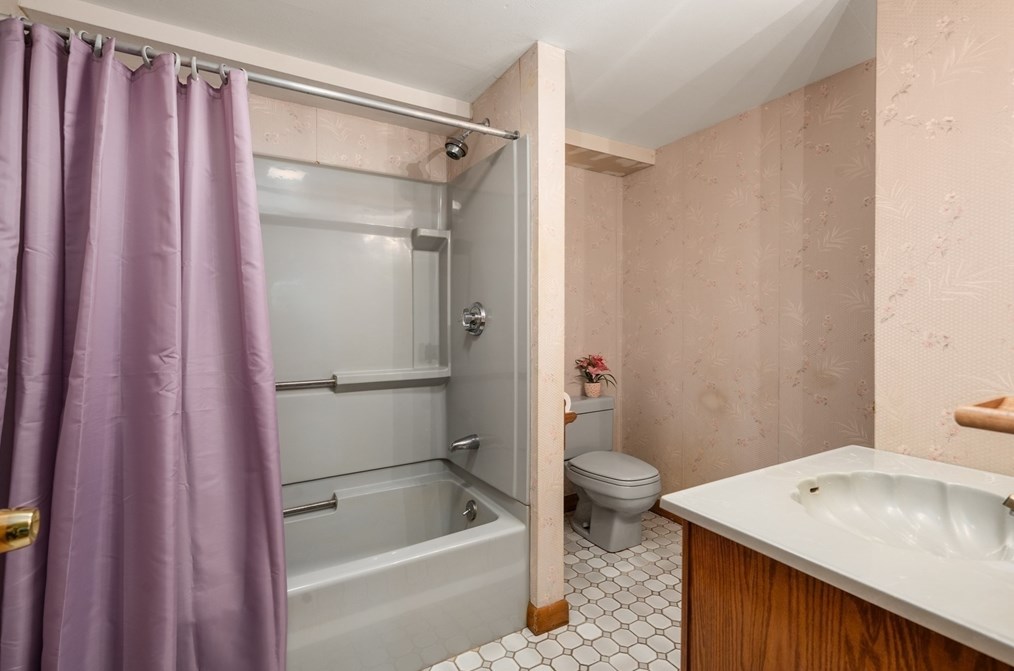 27 Diane Rd, Peabody MA 01960-5037 exterior