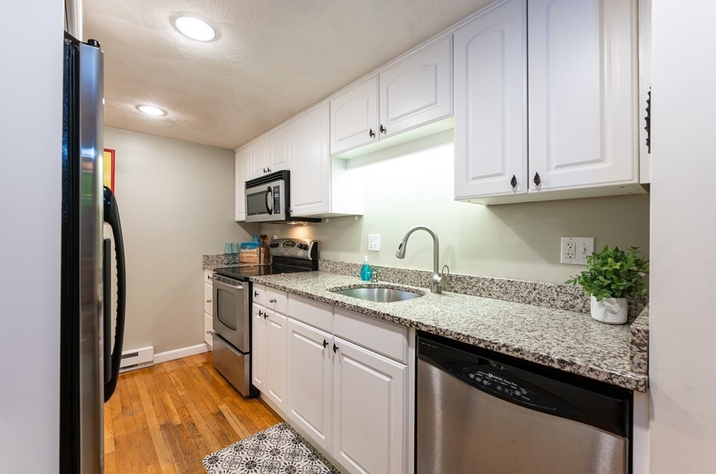 27 Adams Ct #27, Amesbury, MA 01913