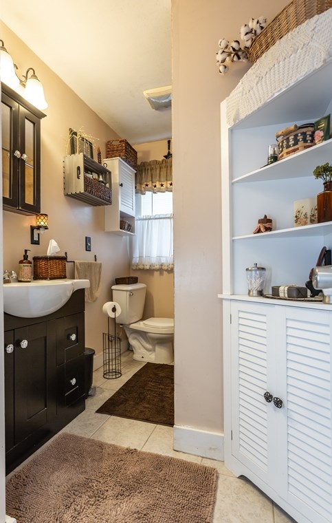 26 Illinois St, New Bedford MA 02745-2514 exterior