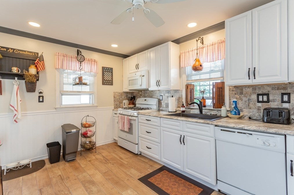 26 Illinois St, New Bedford MA 02745-2514 exterior