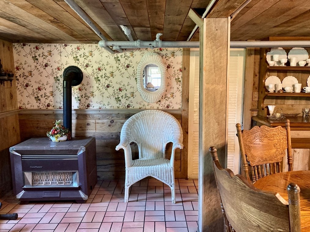 72 Middle Rd, New Bedford MA 02743-2602 exterior