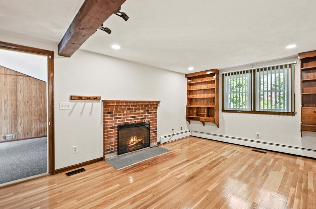 224 Littleton Rd, Chelmsford MA  01824-3306 exterior