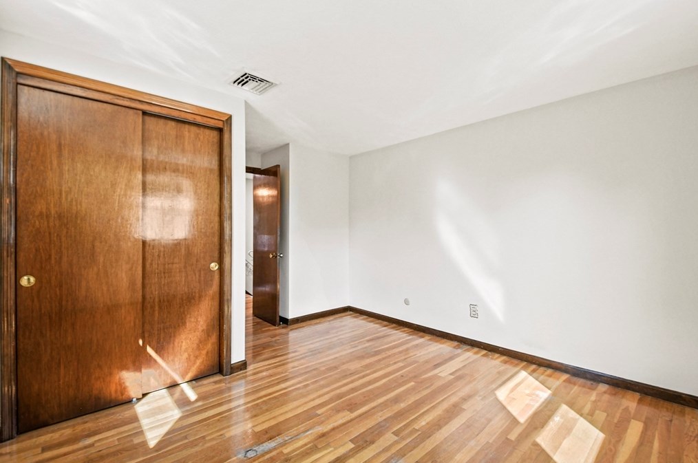 224 Littleton Rd, Chelmsford MA  01824-3306 exterior