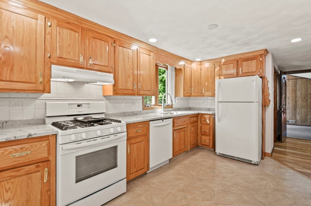 224 Littleton Rd, Chelmsford MA  01824-3306 exterior