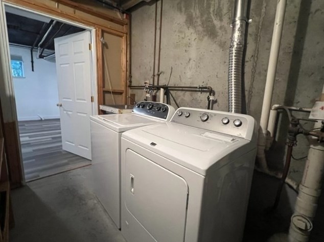 54 Voyagers Ln, Ashland MA 01721-1450 exterior