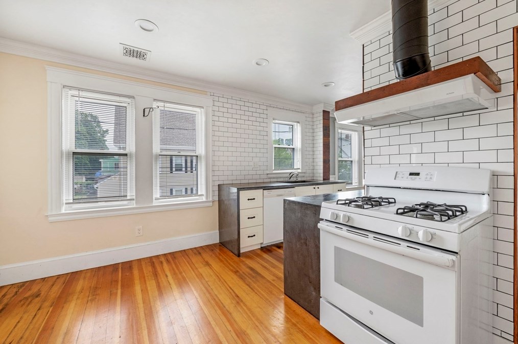 95 Jefferson Ave, Everett MA  02149-5420 exterior