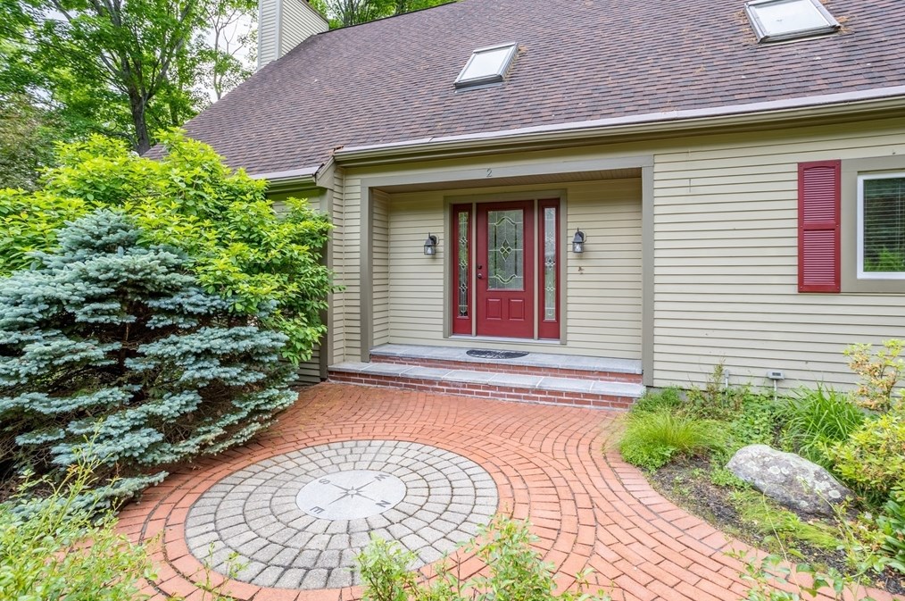 2 Autumn Hl, Leominster, MA 01453 exterior