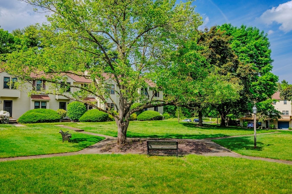 153 Apache Way, Tewksbury MA 01876-4622 exterior