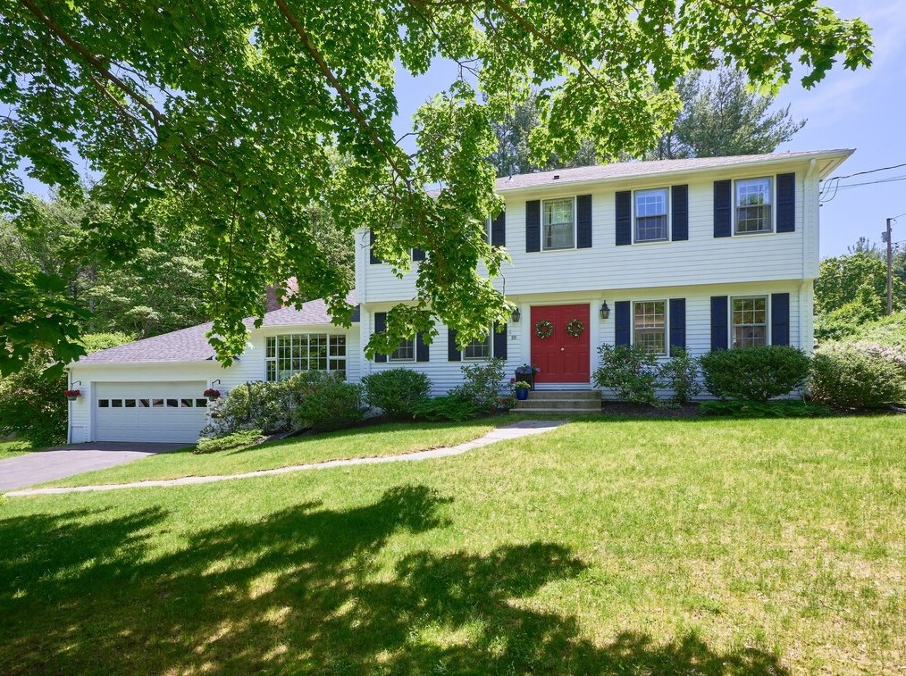 18 Townsend Dr, Oakdale, MA 01583 exterior