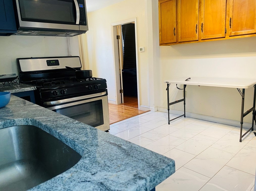 67 Gore #1r, Cambridge, MA 02141