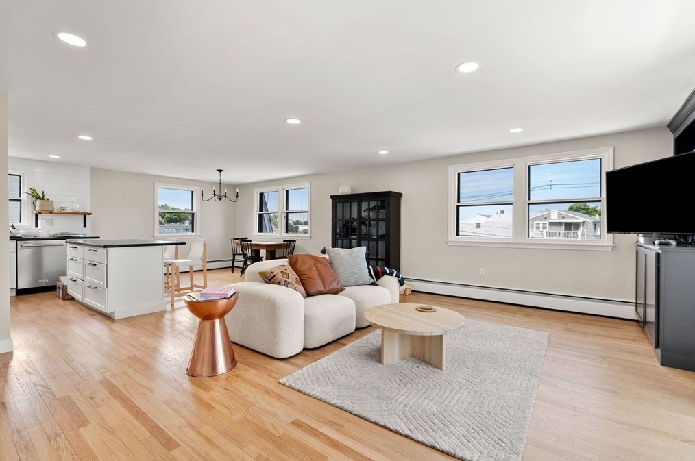 10 Fort Beach Ln, Marblehead MA 01945-3599 exterior