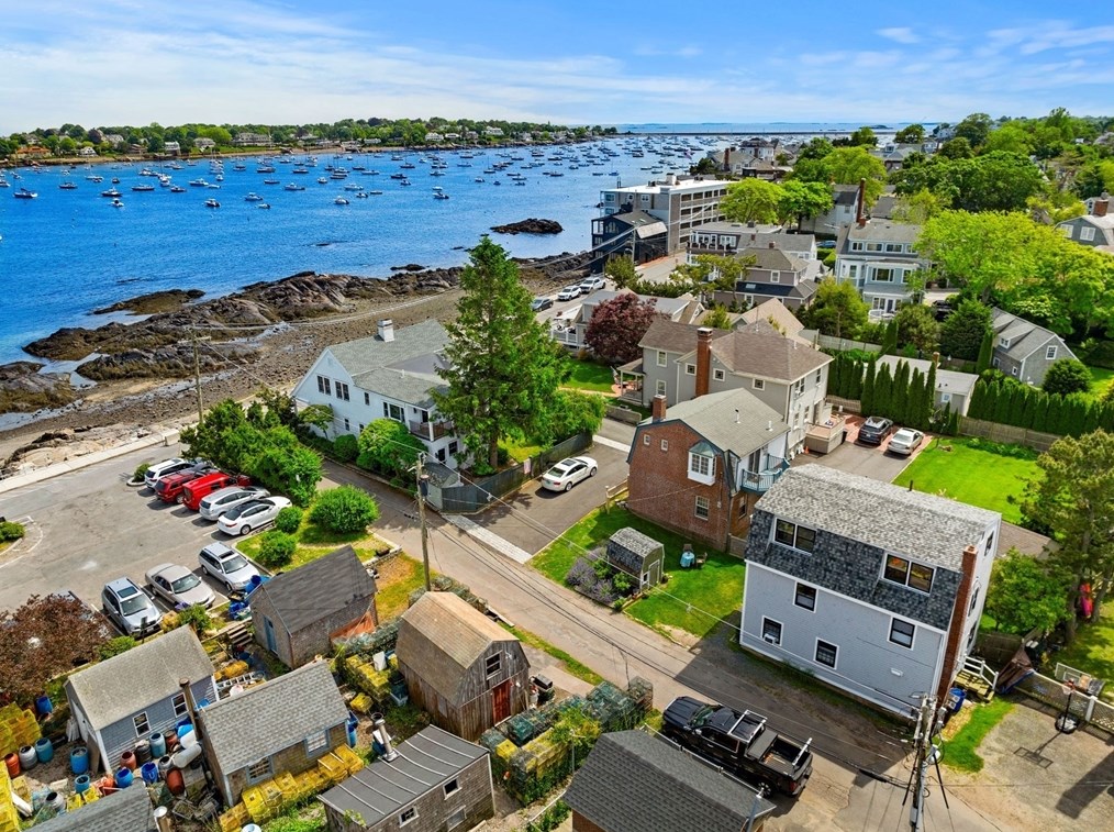 10 Fort Beach Ln, Marblehead MA 01945-3599 exterior