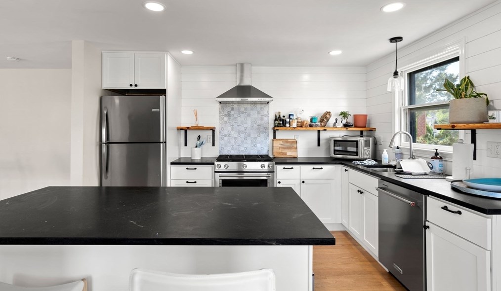 10 Fort Beach Ln, Marblehead MA 01945-3599 exterior