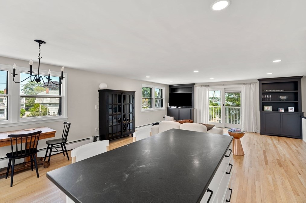 10 Fort Beach Ln, Marblehead MA 01945-3599 exterior