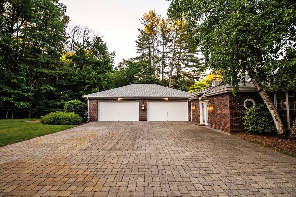 15 Hl Dr, Lynnfield MA 01940-1020 exterior