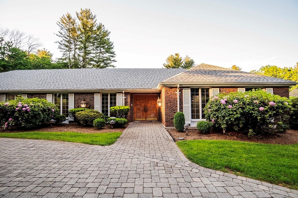 15 Hl Dr, Lynnfield MA 01940-1020 exterior