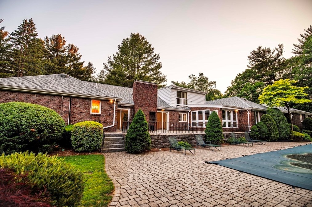 15 Hl Dr, Lynnfield MA 01940-1020 exterior