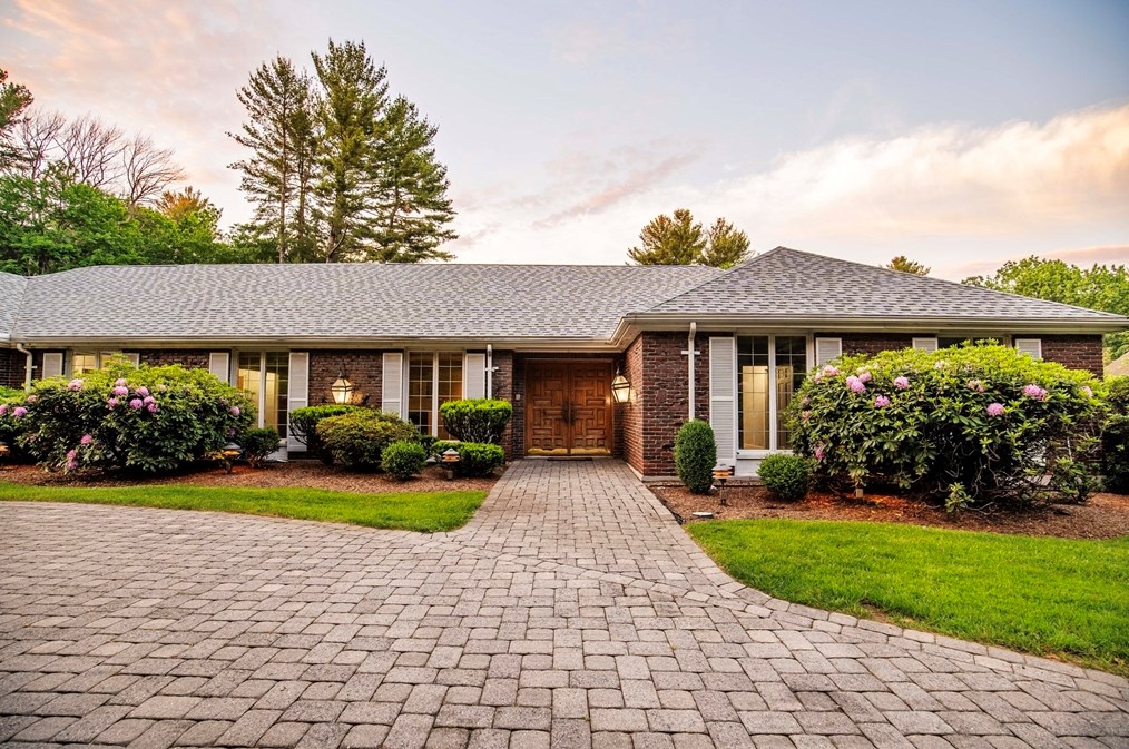 15 Hill Dr, South Lynnfield, MA 01940 exterior