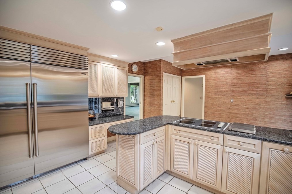 15 Hl Dr, Lynnfield MA 01940-1020 exterior