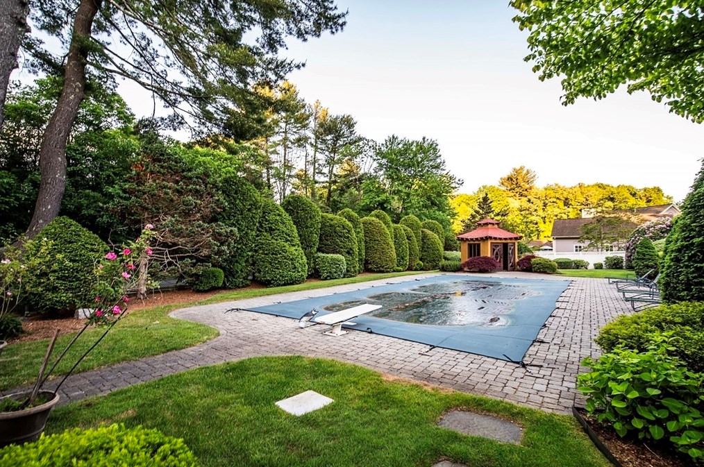 15 Hl Dr, Lynnfield MA 01940-1020 exterior