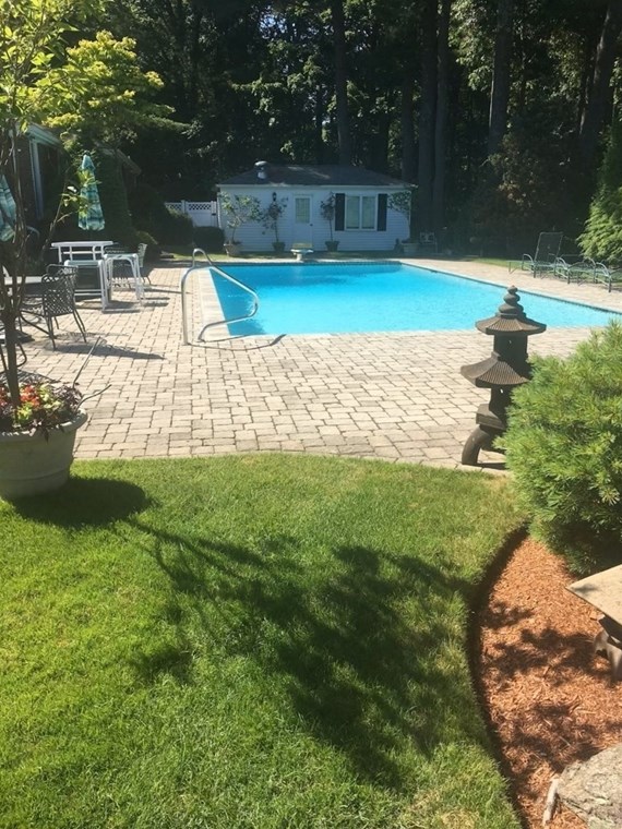 15 Hl Dr, Lynnfield MA 01940-1020 exterior