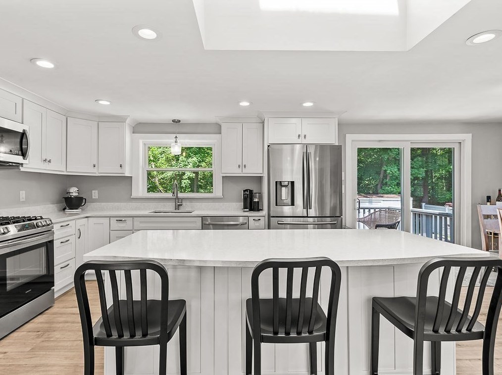 394 Winter St, Hanover MA 02339-2554 exterior