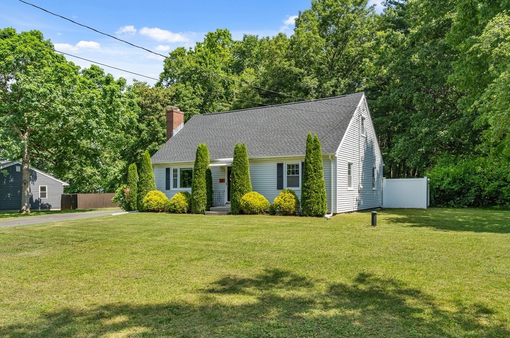 53 Mueller Rd, Holyoke, MA 01040 exterior