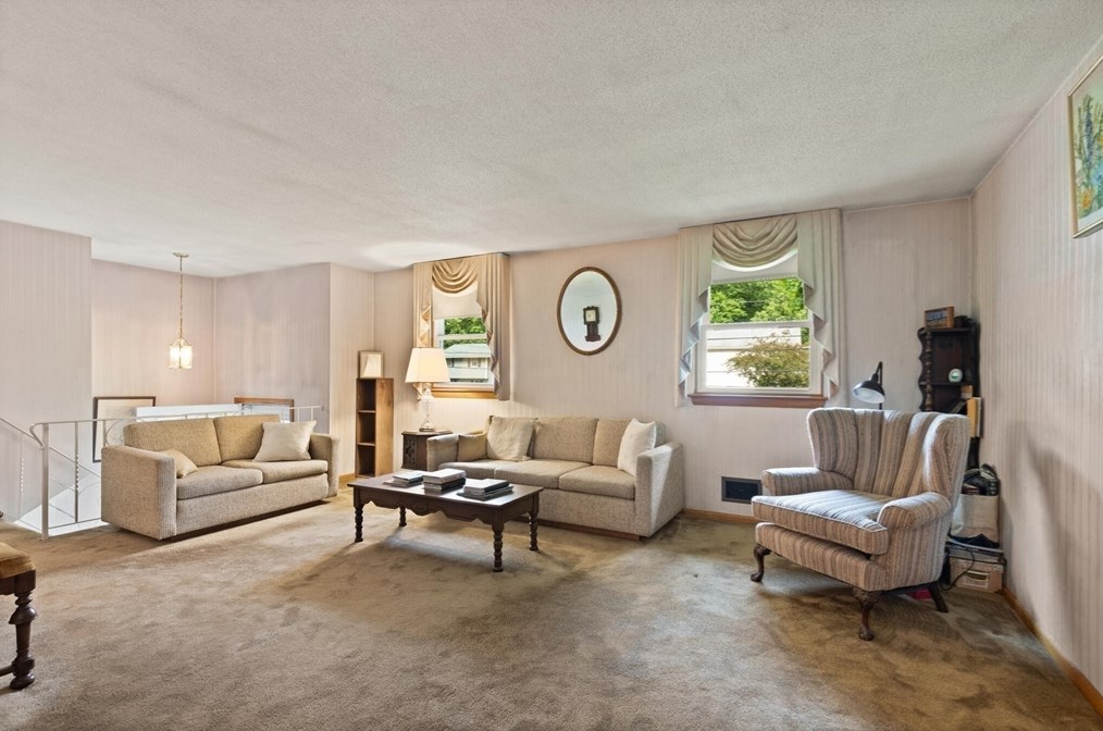 8 Apple Hl Rd, Peabody MA exterior