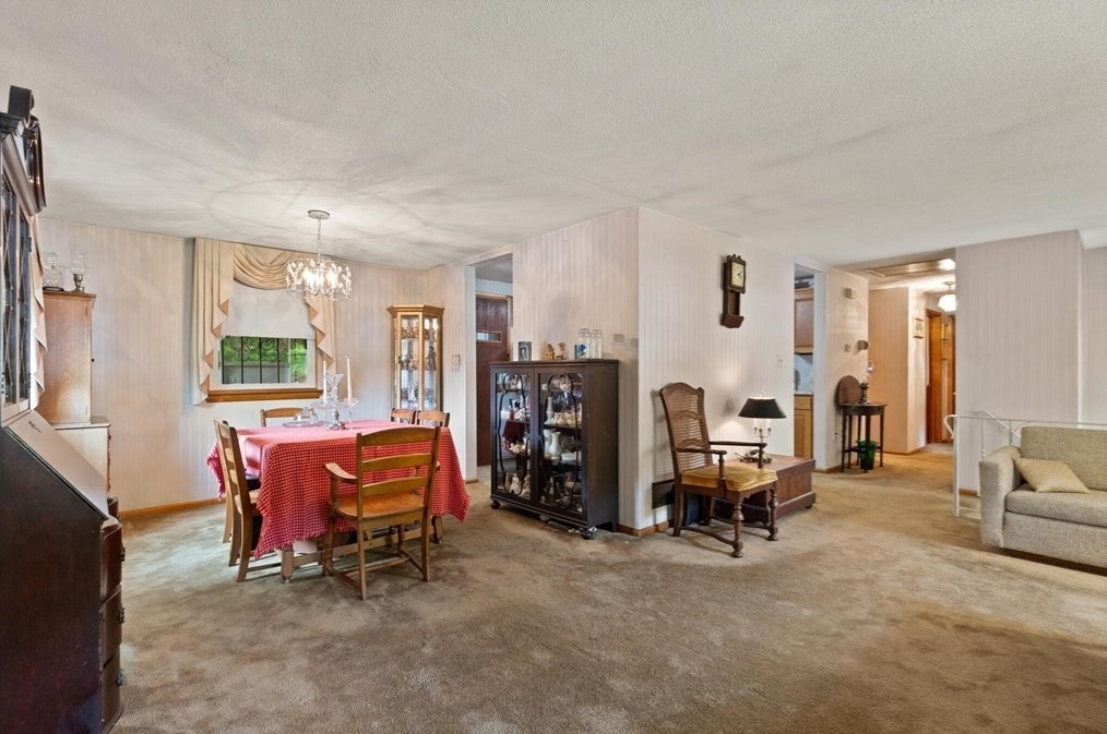 8 Apple Hl Rd, Peabody MA exterior