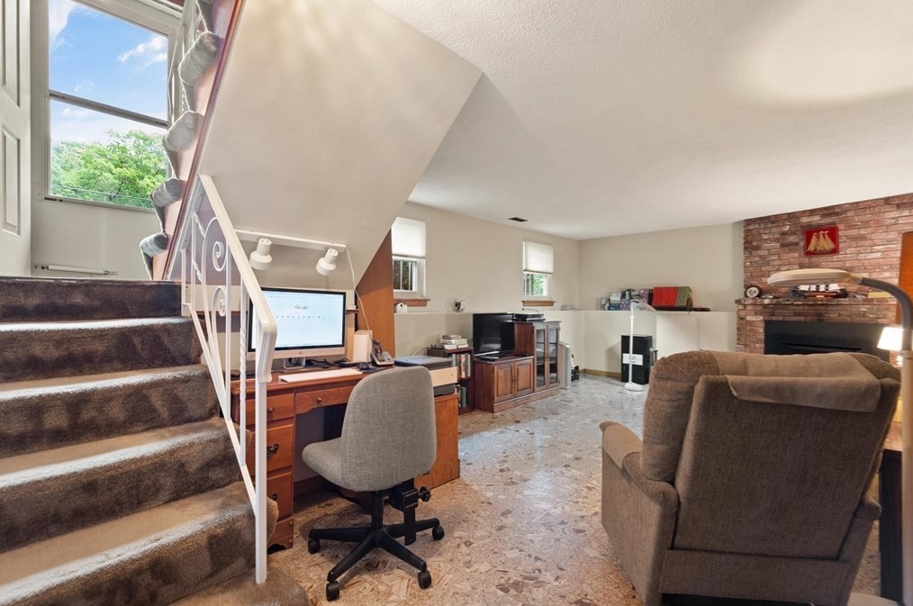 8 Apple Hl Rd, Peabody MA exterior