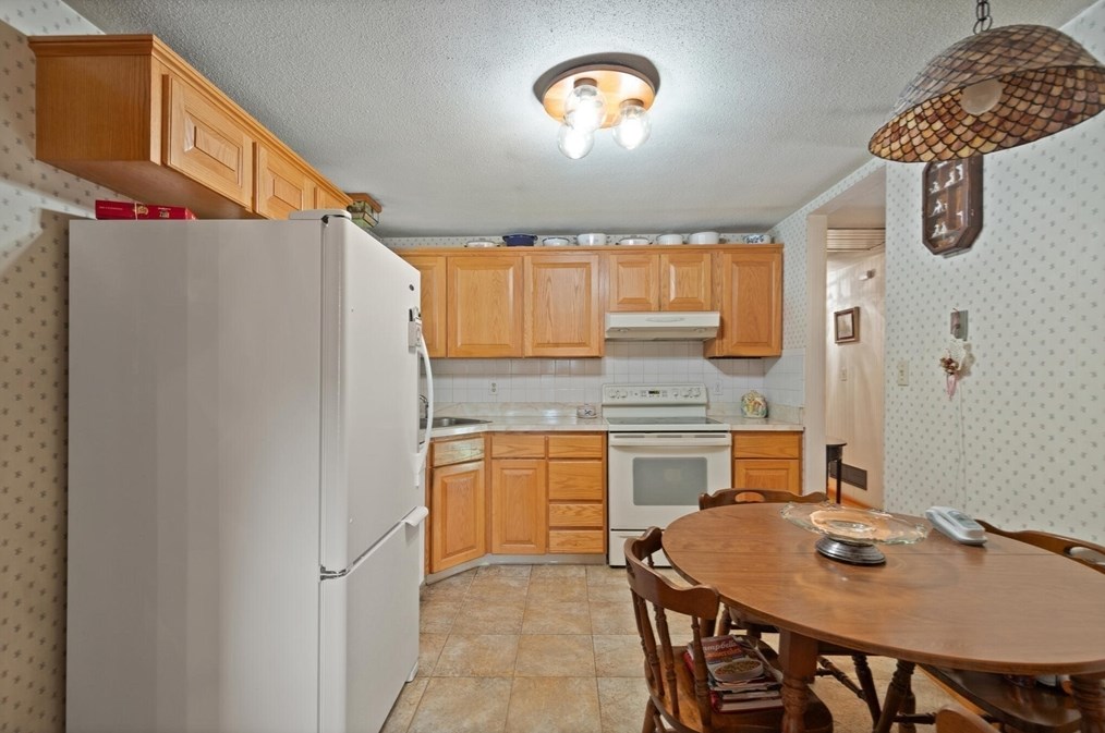 8 Apple Hl Rd, Peabody MA exterior